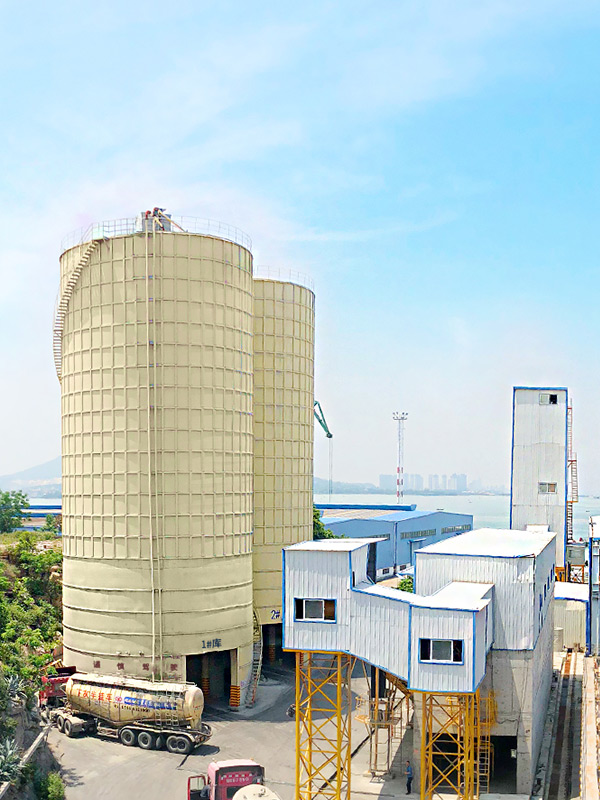 In 2017, Luwei provided 2 sets 4500T cement silos for the bulk transfer station of CCCC Third Harbor Engineering in Xiamen.
